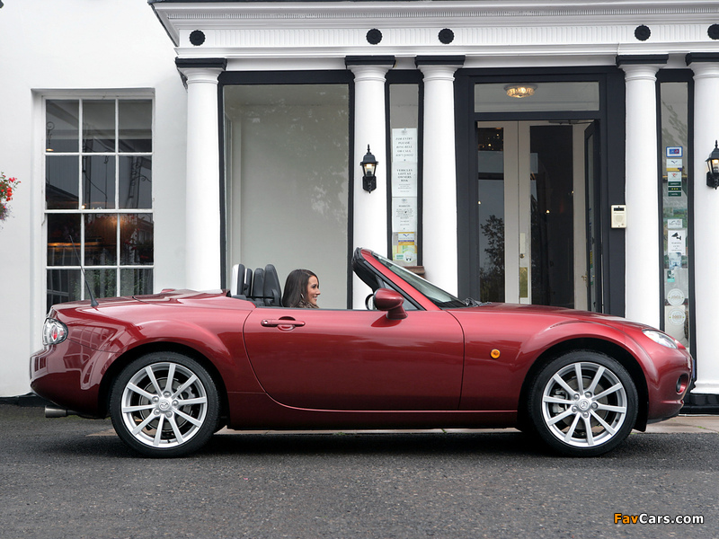 Pictures of Mazda MX-5 Roadster-Coupe UK-spec (NC1) 2005–08 (800 x 600)