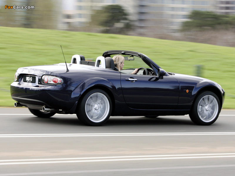 Pictures of Mazda MX-5 Roadster-Coupe AU-spec (NC) 2005–08 (800 x 600)