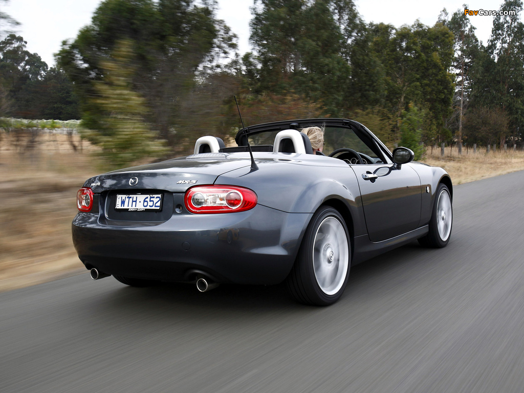 Pictures of Mazda MX-5 Roadster-Coupe AU-spec (NC2) 2008–12 (1024 x 768)
