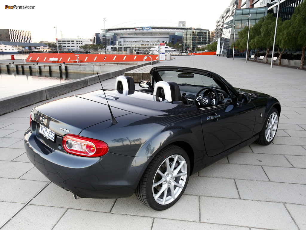 Pictures of Mazda MX-5 Roadster-Coupe AU-spec (NC2) 2008–12 (1024 x 768)