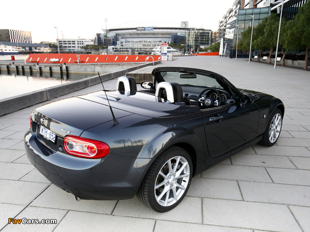 Pictures of Mazda MX-5 Roadster-Coupe AU-spec (NC2) 2008–12 (640 x 480)