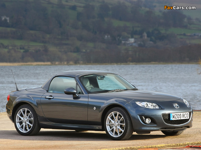 Pictures of Mazda MX-5 Roadster-Coupe UK-spec (NC2) 2008–12 (640 x 480)