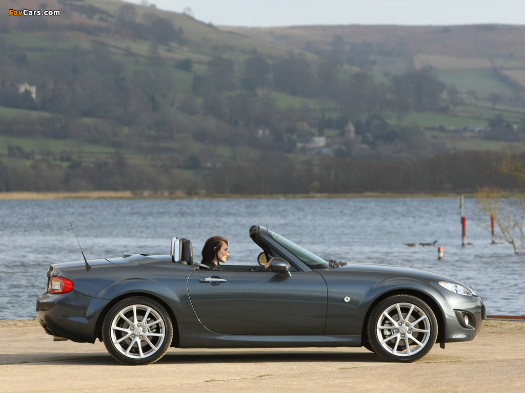 Pictures of Mazda MX-5 Roadster-Coupe UK-spec (NC2) 2008–12 (1024 x 768)