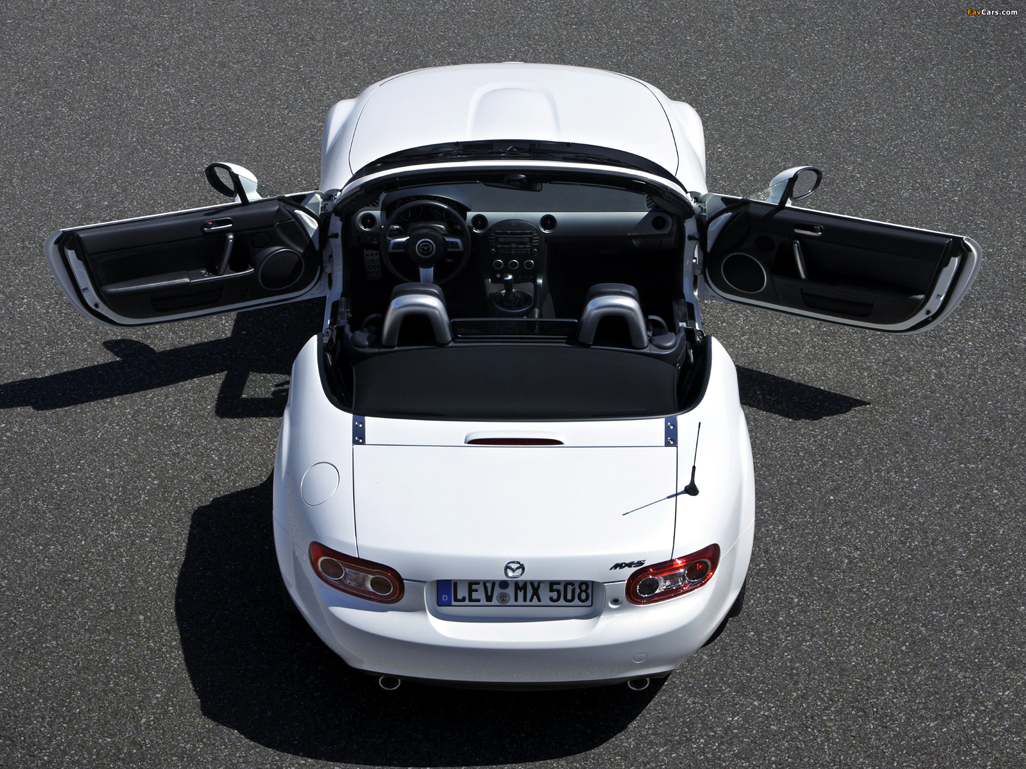 Pictures of Mazda MX-5 Roadster (NC2) 2008–12 (2048 x 1536)