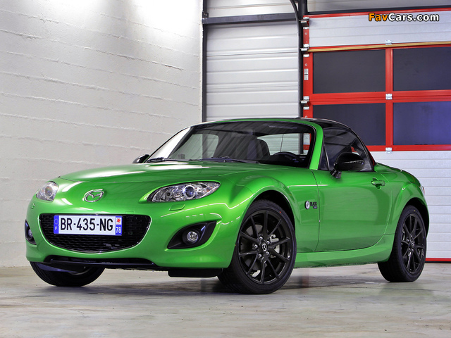 Pictures of Mazda MX-5 Roadster-Coupe Sport Black FR-spec (NC2) 2011 (640 x 480)