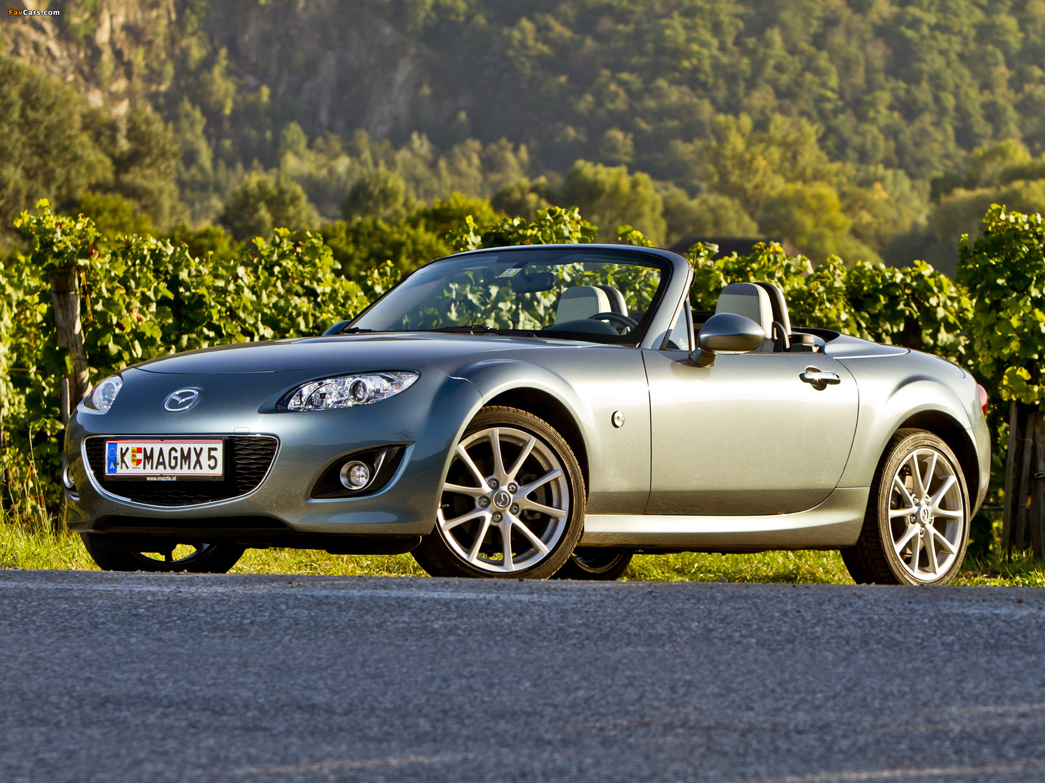 Pictures of Mazda MX-5 Roadster-Coupe Mirai (NC2) 2011 (2048 x 1536)