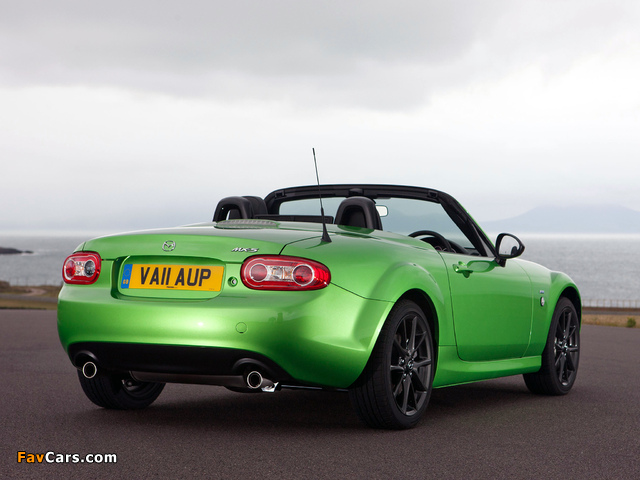 Pictures of Mazda MX-5 Roadster-Coupe Sport Black UK-spec (NC2) 2011 (640 x 480)