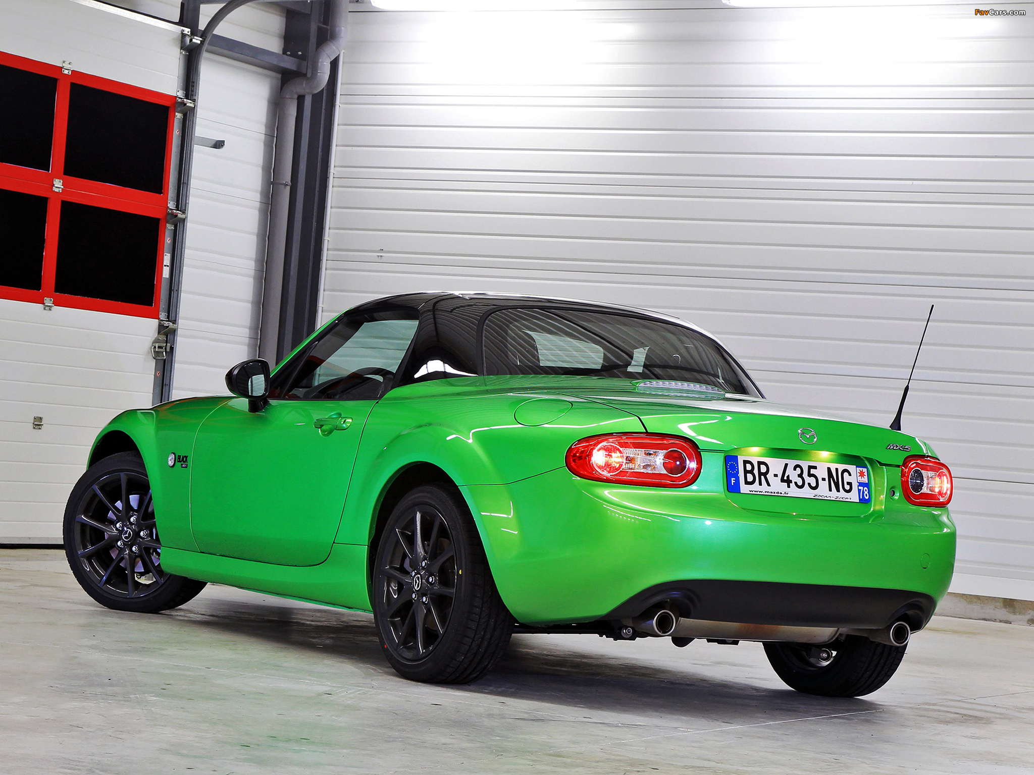 Pictures of Mazda MX-5 Roadster-Coupe Sport Black FR-spec (NC2) 2011 (2048 x 1536)