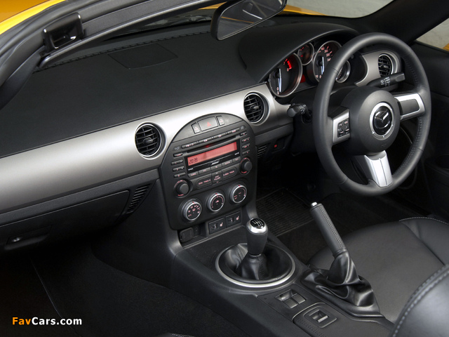 Mazda MX-5 Roadster-Coupe ZA-spec (NC2) 2008–12 wallpapers (640 x 480)