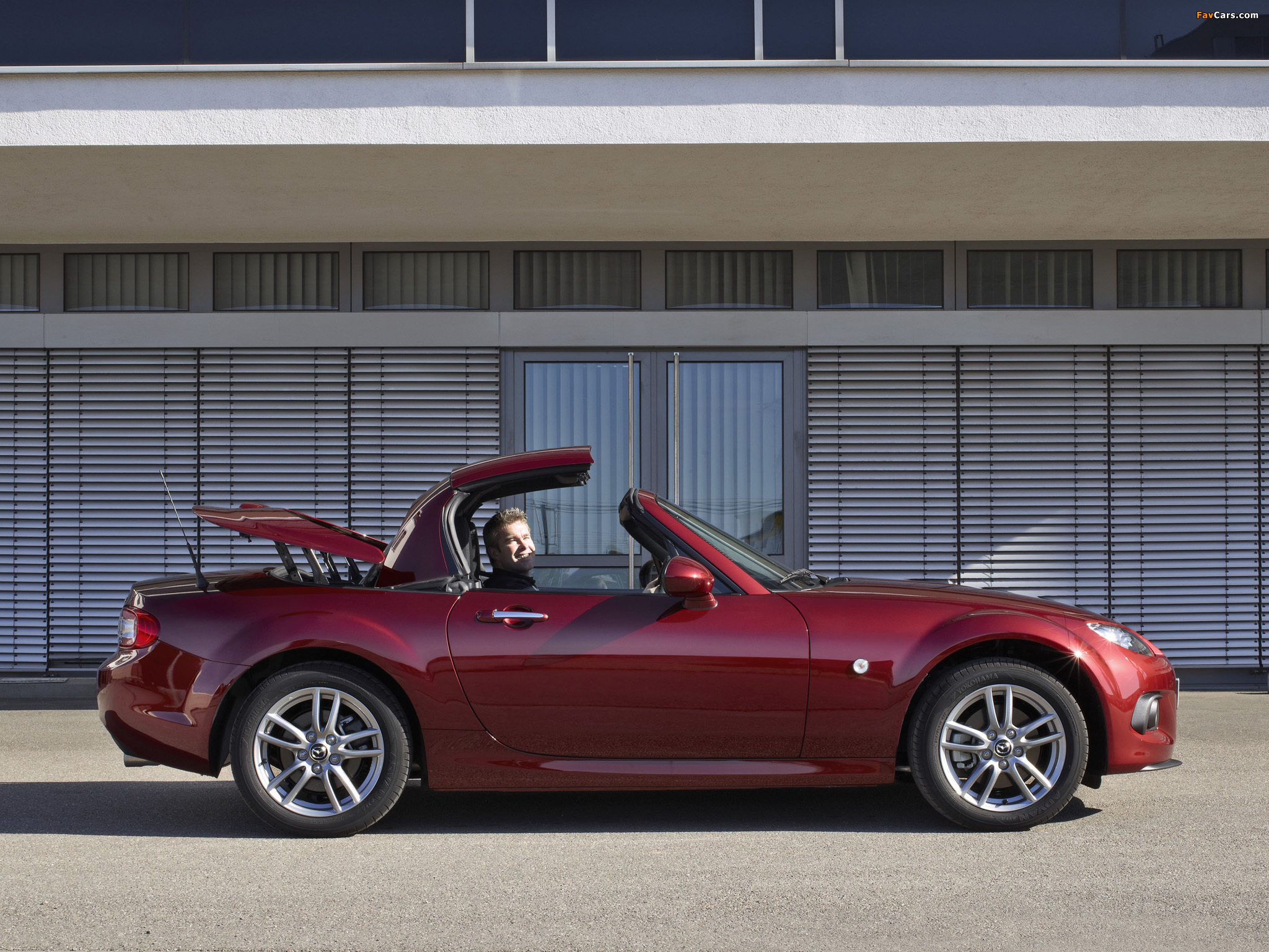 Mazda MX-5 Roadster-Coupe (NC3) 2012 wallpapers (2048 x 1536)