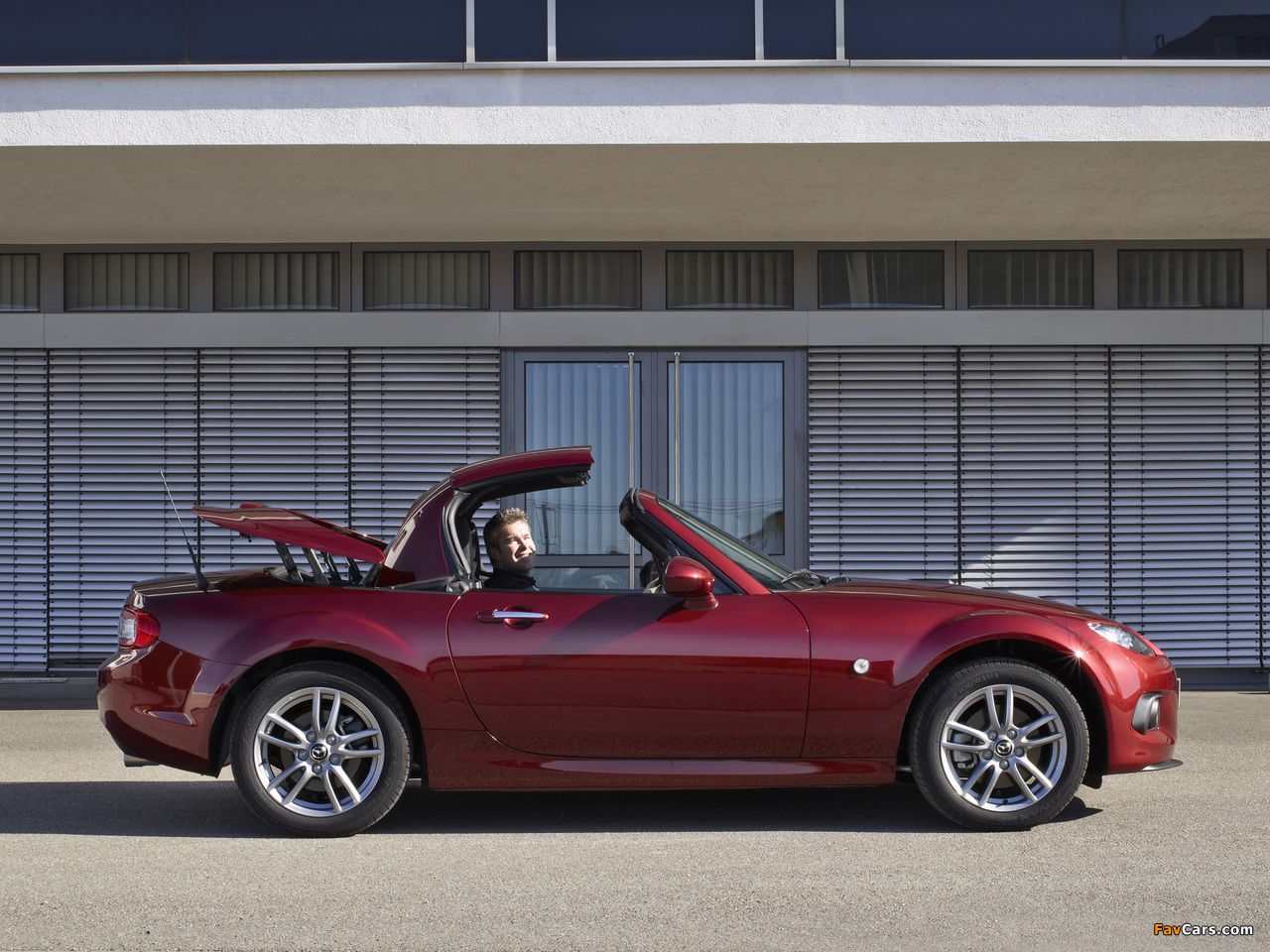 Mazda MX-5 Roadster-Coupe (NC3) 2012 wallpapers (1280 x 960)