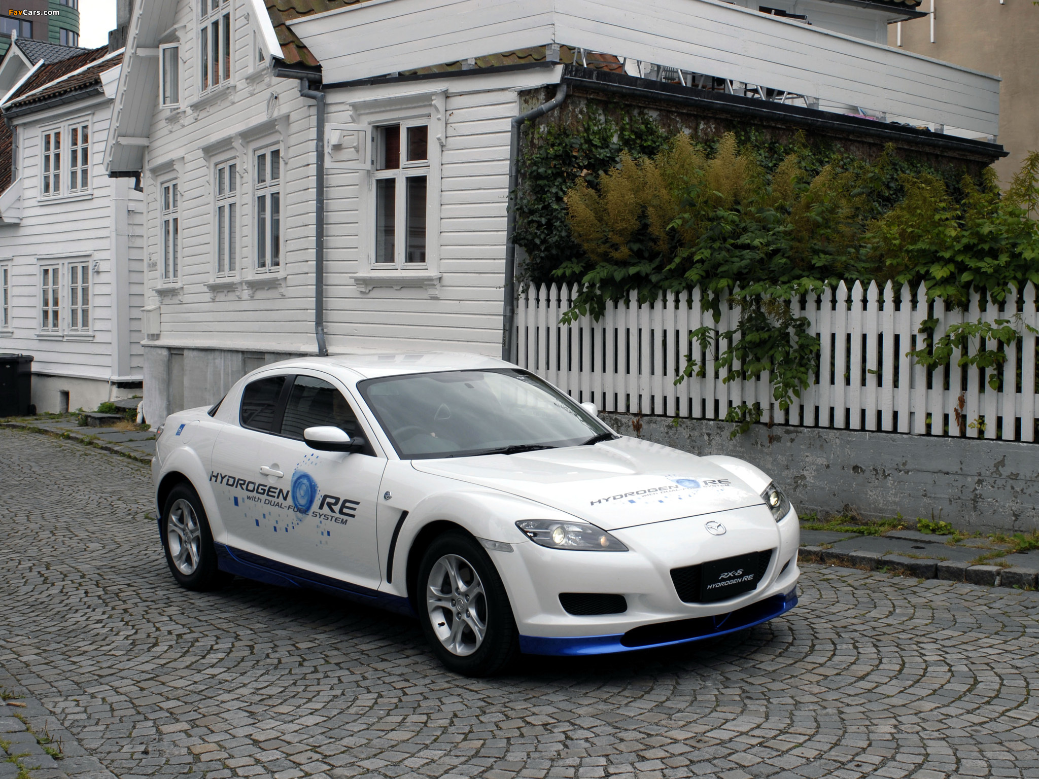 Images of Mazda RX-8 Hydrogen RE 2004–08 (2048 x 1536)