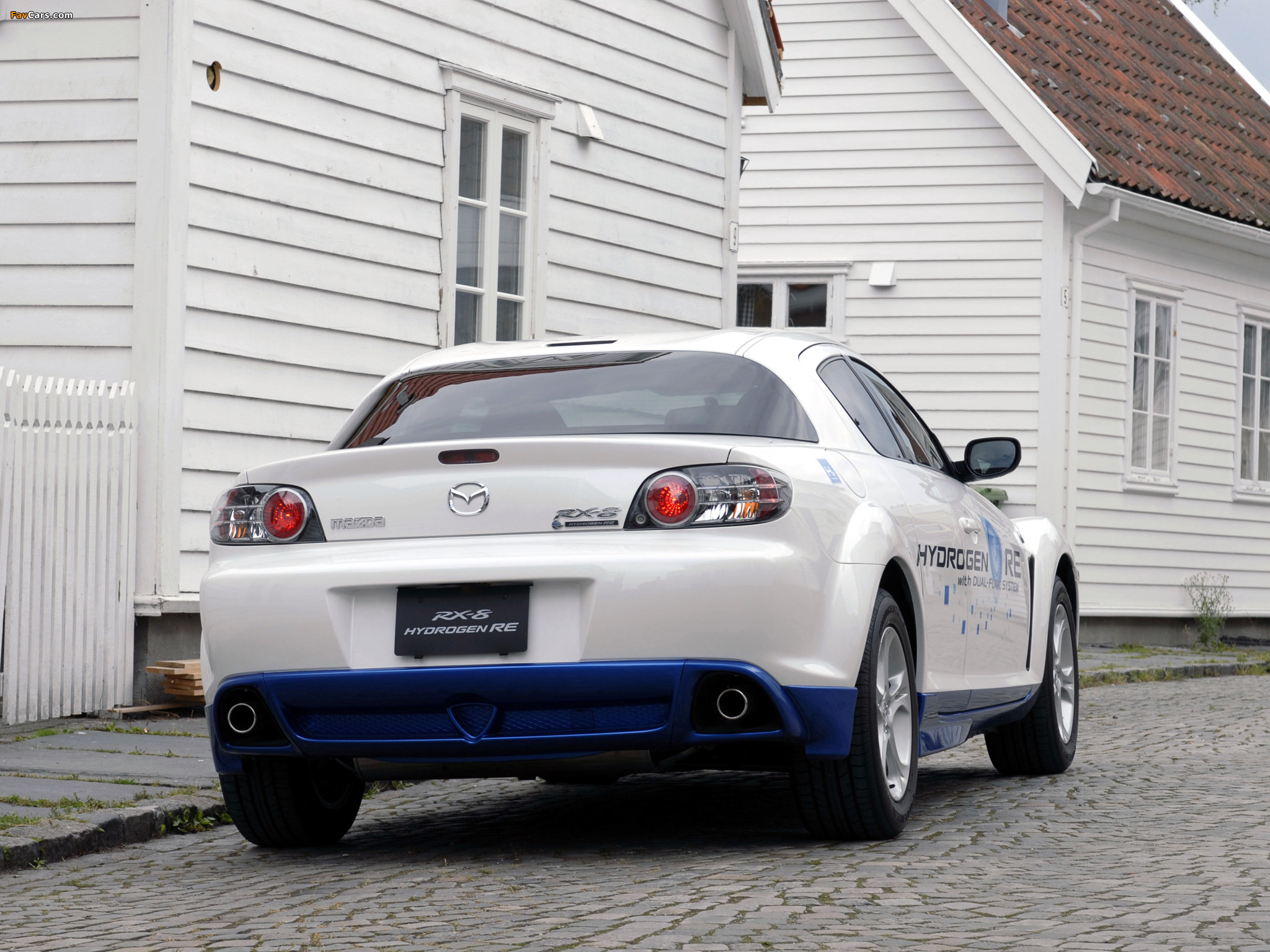 Photos of Mazda RX-8 Hydrogen RE 2004–08 (2048 x 1536)