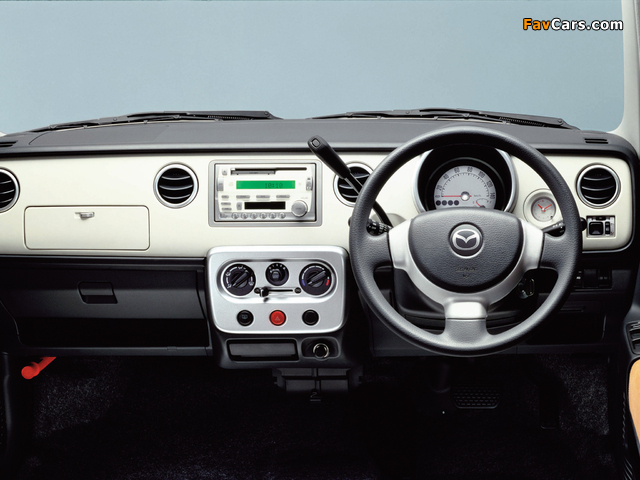 Photos of Mazda Spiano 2002–06 (640 x 480)