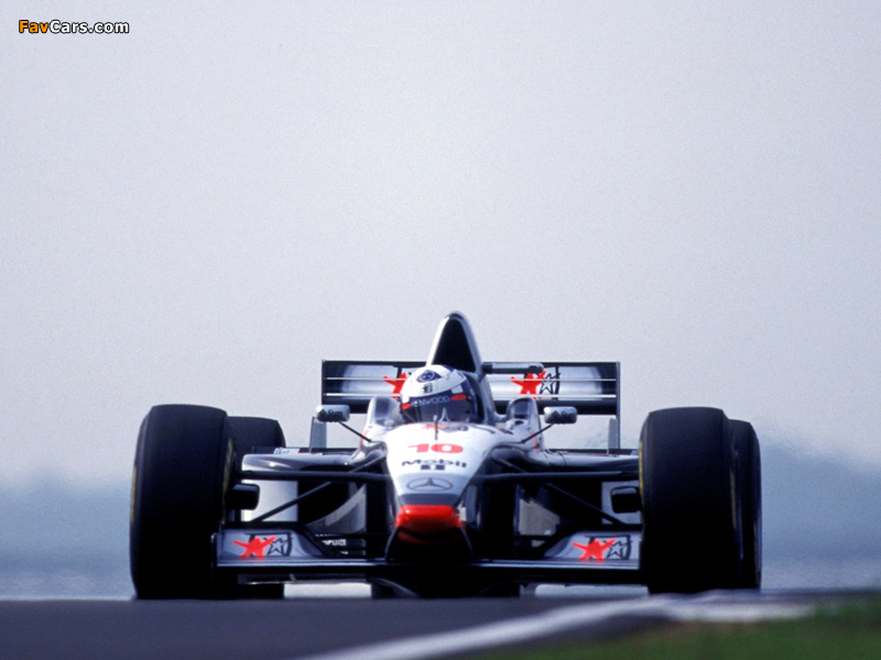 Images of McLaren Mercedes-Benz MP4-12 1997 (800 x 600)