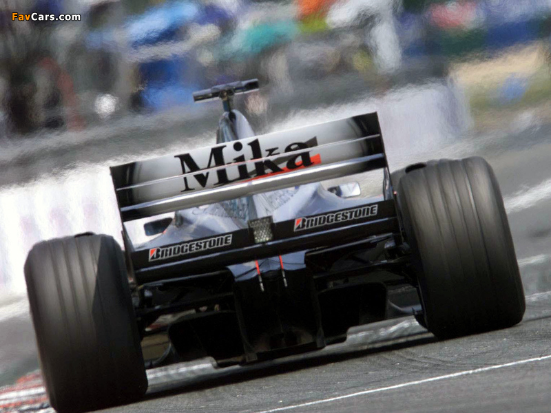 Images of McLaren Mercedes-Benz MP4-15 2000 (800 x 600)