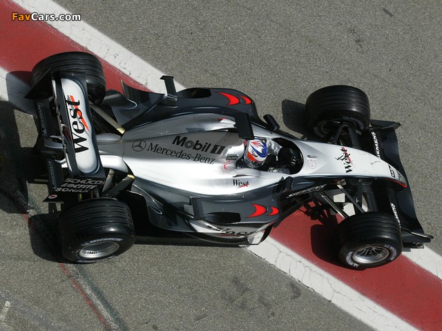 Images of McLaren Mercedes-Benz MP4-18 2003 (640 x 480)