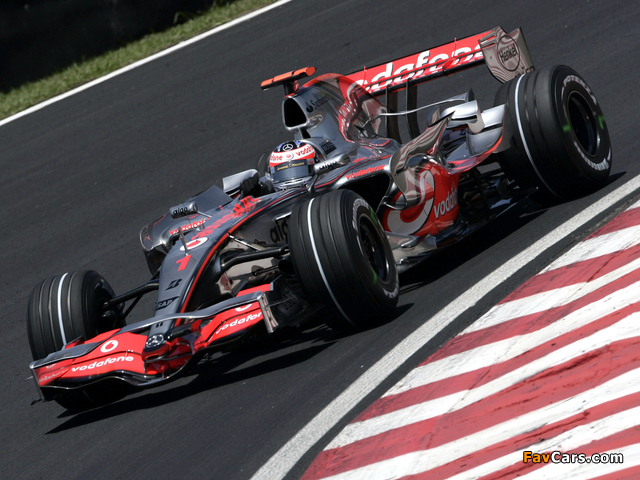 Images of McLaren Mercedes-Benz MP4-22 2007 (640 x 480)