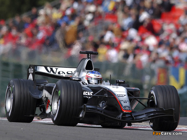 McLaren Mercedes-Benz MP4-18 2003 photos (640 x 480)