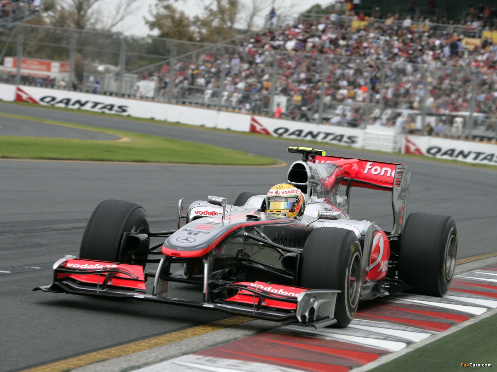 McLaren Mercedes-Benz MP4-25 2010 photos (1600 x 1200)