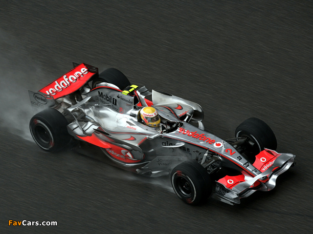 Photos of McLaren Mercedes-Benz MP4-22 2007 (640 x 480)