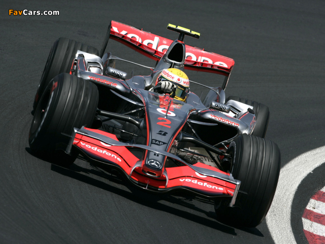 Photos of McLaren Mercedes-Benz MP4-22 2007 (640 x 480)