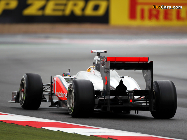 Photos of McLaren Mercedes-Benz MP4-26 2011 (640 x 480)