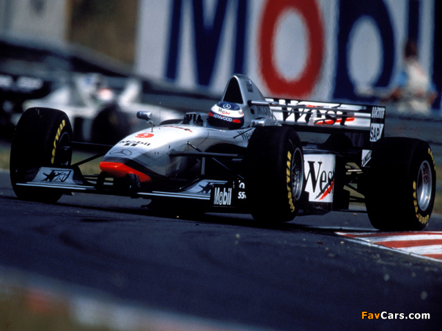 Pictures of McLaren Mercedes-Benz MP4-12 1997 (640 x 480)