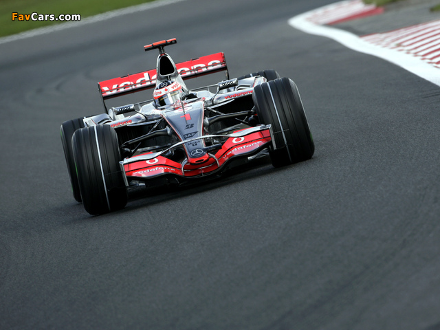 Pictures of McLaren Mercedes-Benz MP4-22 2007 (640 x 480)