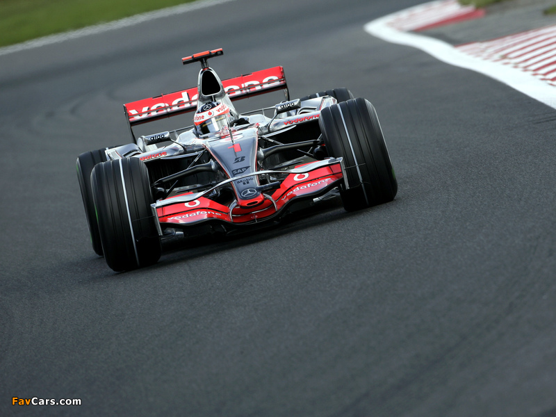 Pictures of McLaren Mercedes-Benz MP4-22 2007 (800 x 600)