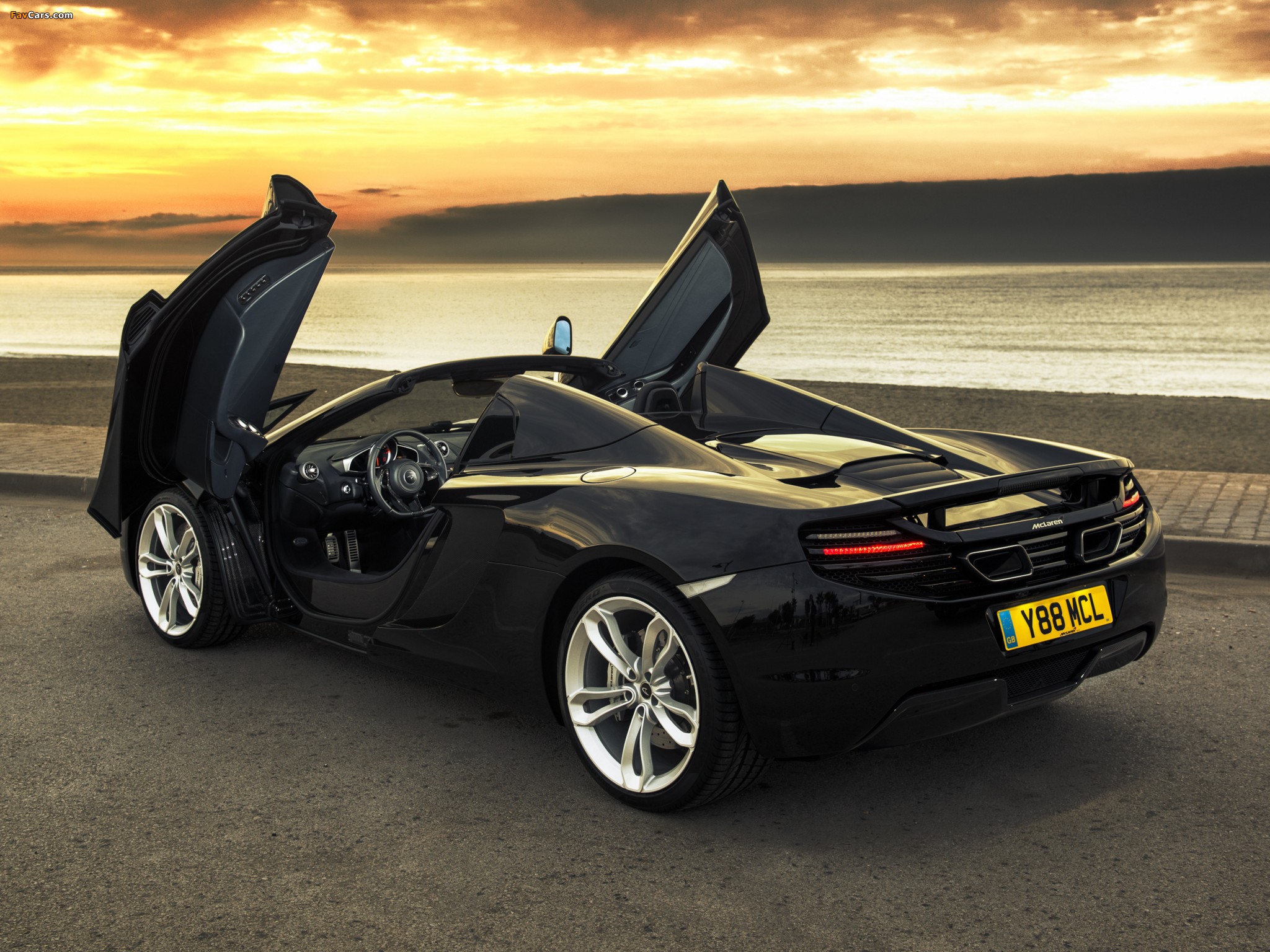 McLaren MP4-12C Spyder 2012–14 images (2048 x 1536)