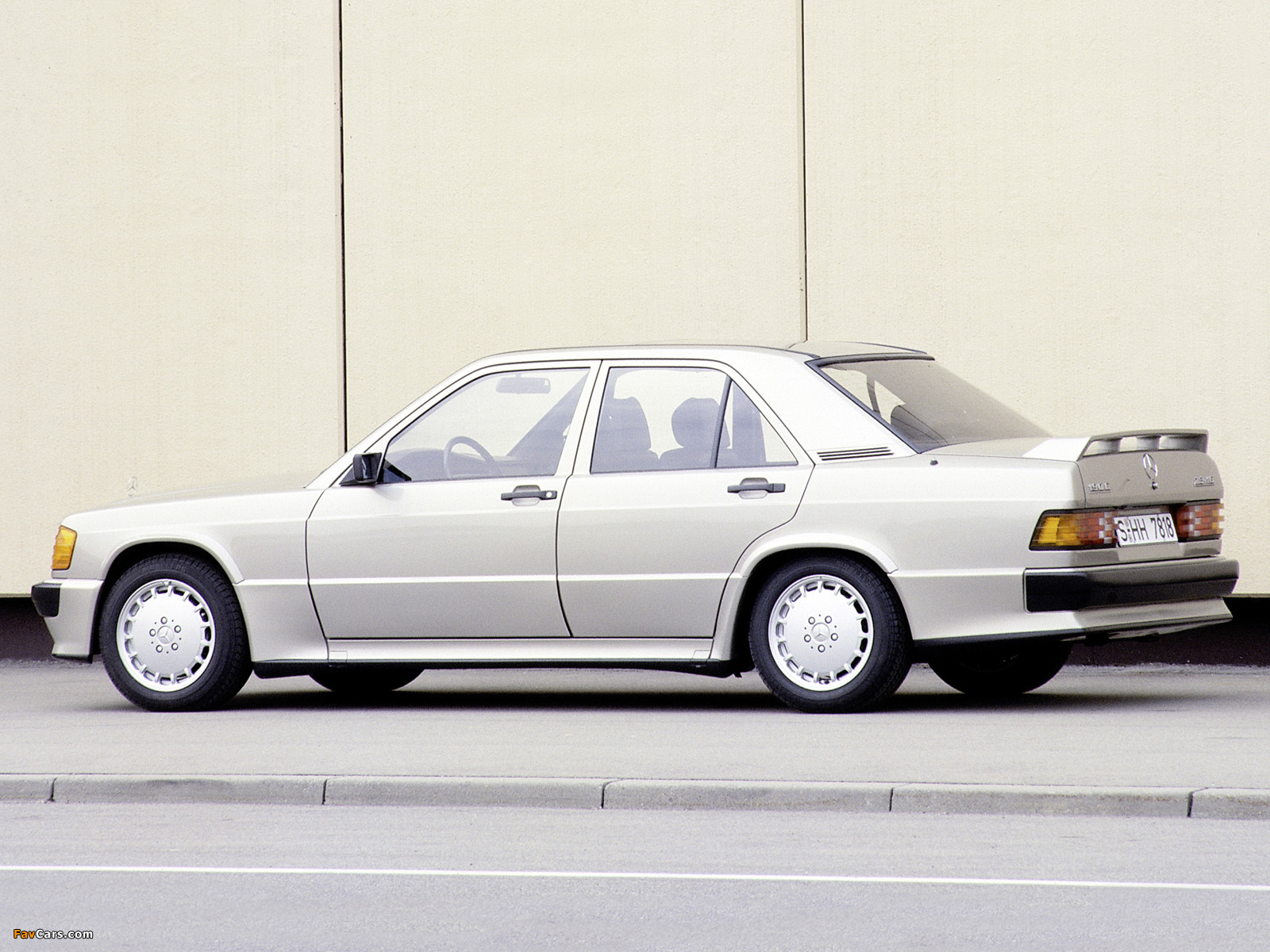 Images of Mercedes-Benz 190 E 2.3-16 (W201) 1984–88 (1600 x 1200)