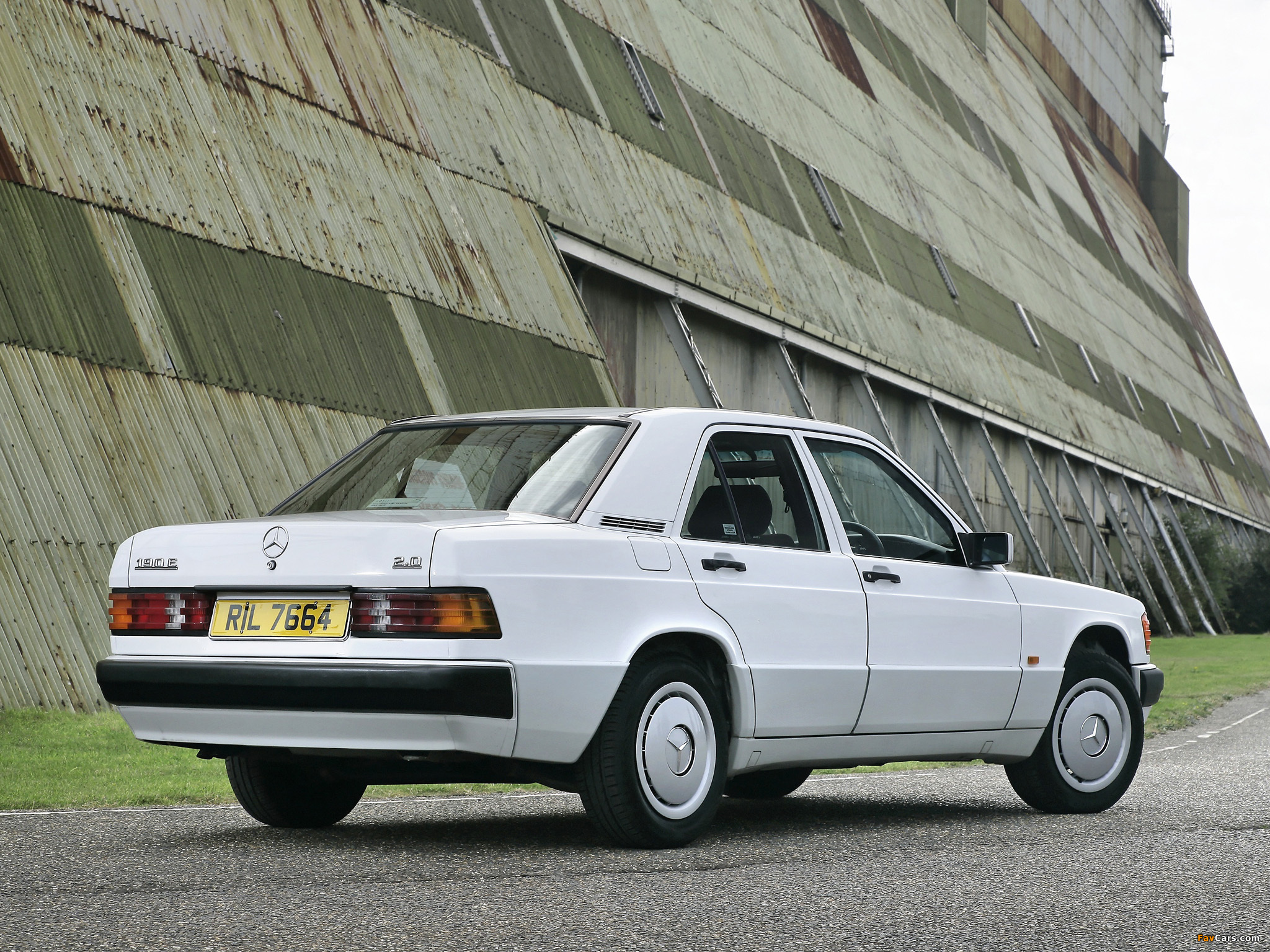 Images of Mercedes-Benz 190 E UK-spec (W201) 1988–93 (2048 x 1536)