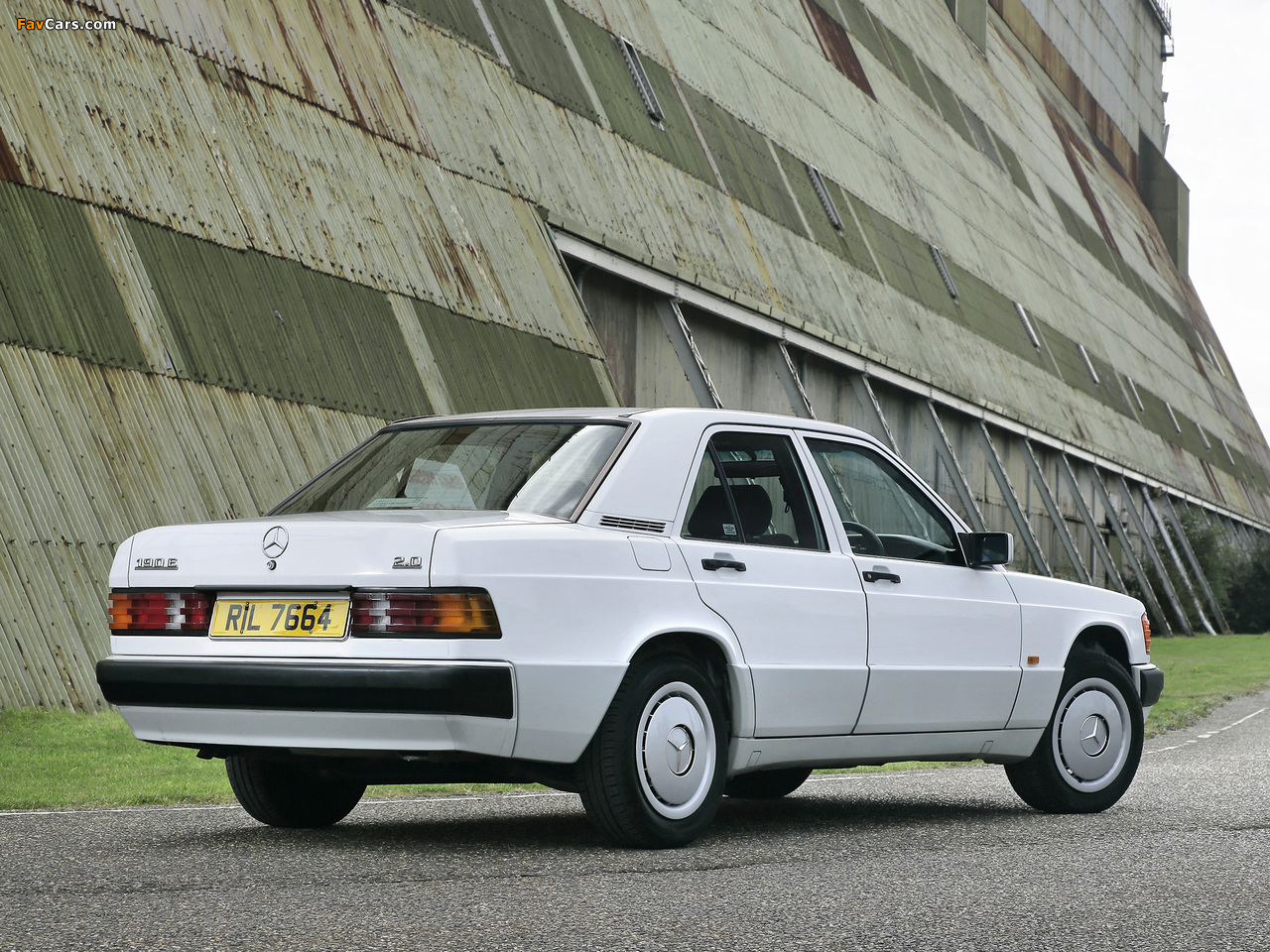 Images of Mercedes-Benz 190 E UK-spec (W201) 1988–93 (1280 x 960)