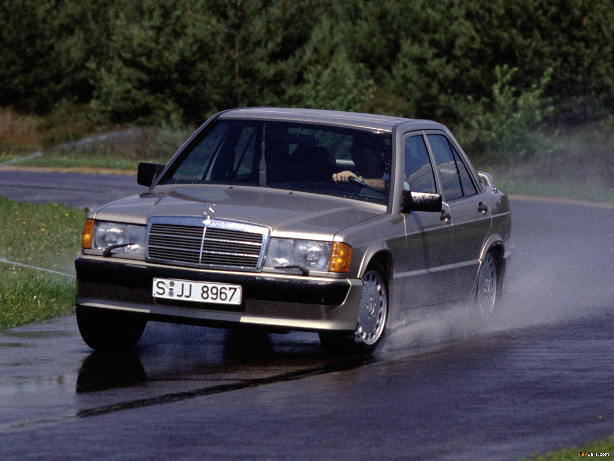 Photos of Mercedes-Benz 190 E 2.3-16 (W201) 1984–88 (2048 x 1536)