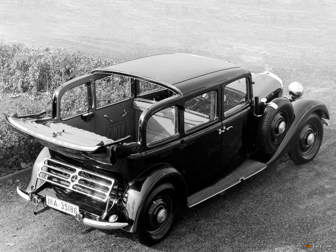 Images of Mercedes-Benz 260D Landaulet (W138) 1936 (1280 x 960)