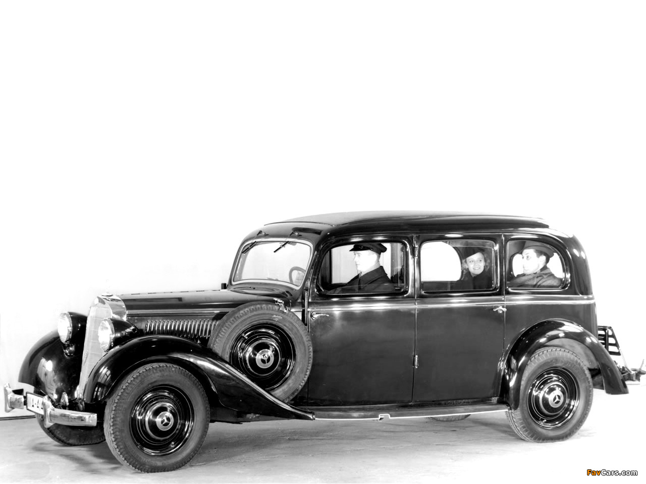 Photos of Mercedes-Benz 260D Pullman Limousine (W138) 1936 (1280 x 960)