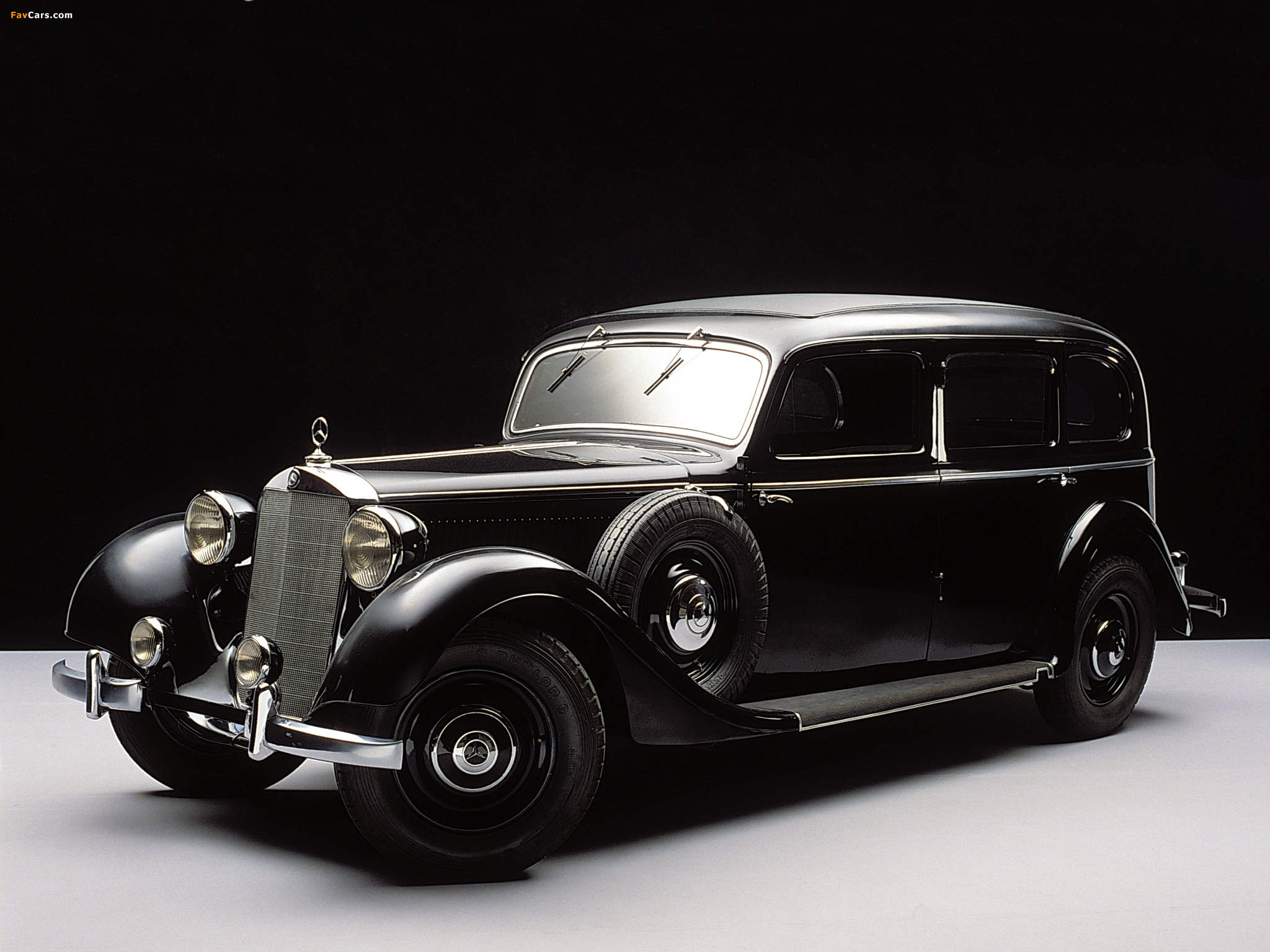 Photos of Mercedes-Benz 260D Pullman Limousine (W138) 1936–40 (2048 x 1536)