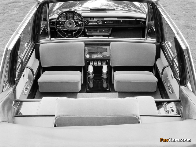 Images of Mercedes-Benz 600 Pullman Landaulet Popemobile (W100) 1965 (640 x 480)