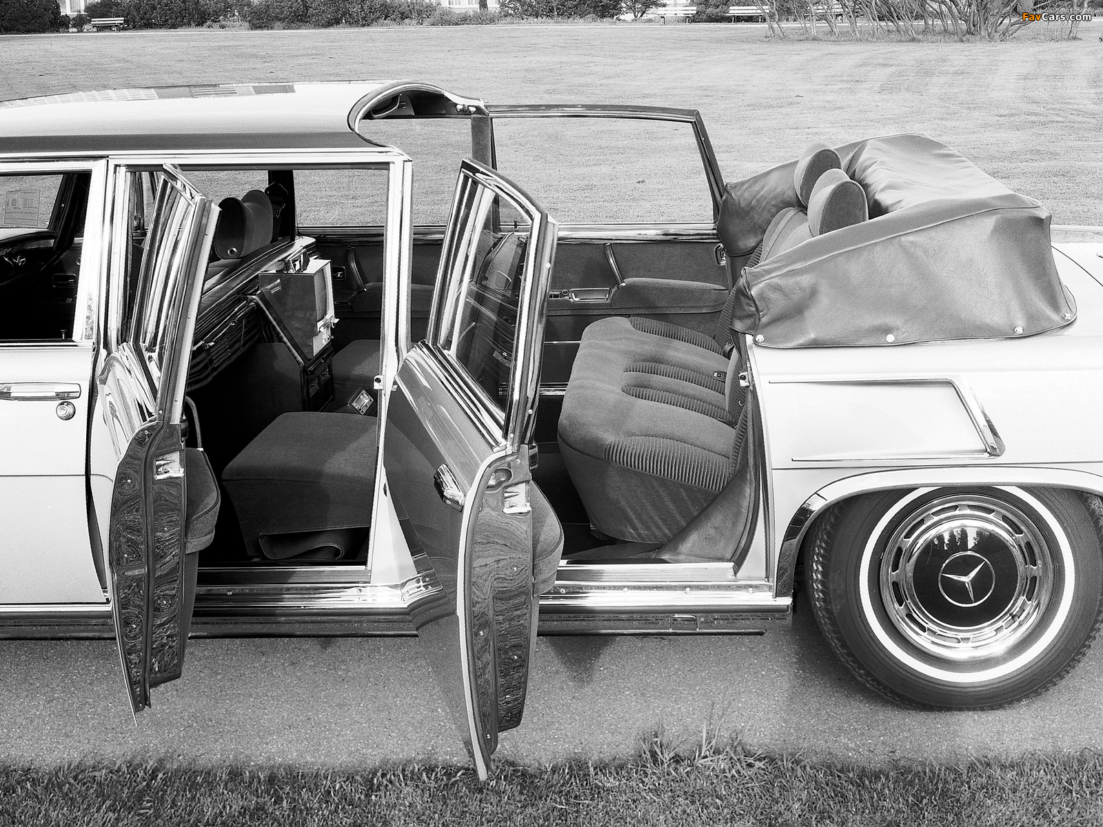 Mercedes-Benz 600 Pullman Landaulet (W100) 1965–80 pictures (1600 x 1200)