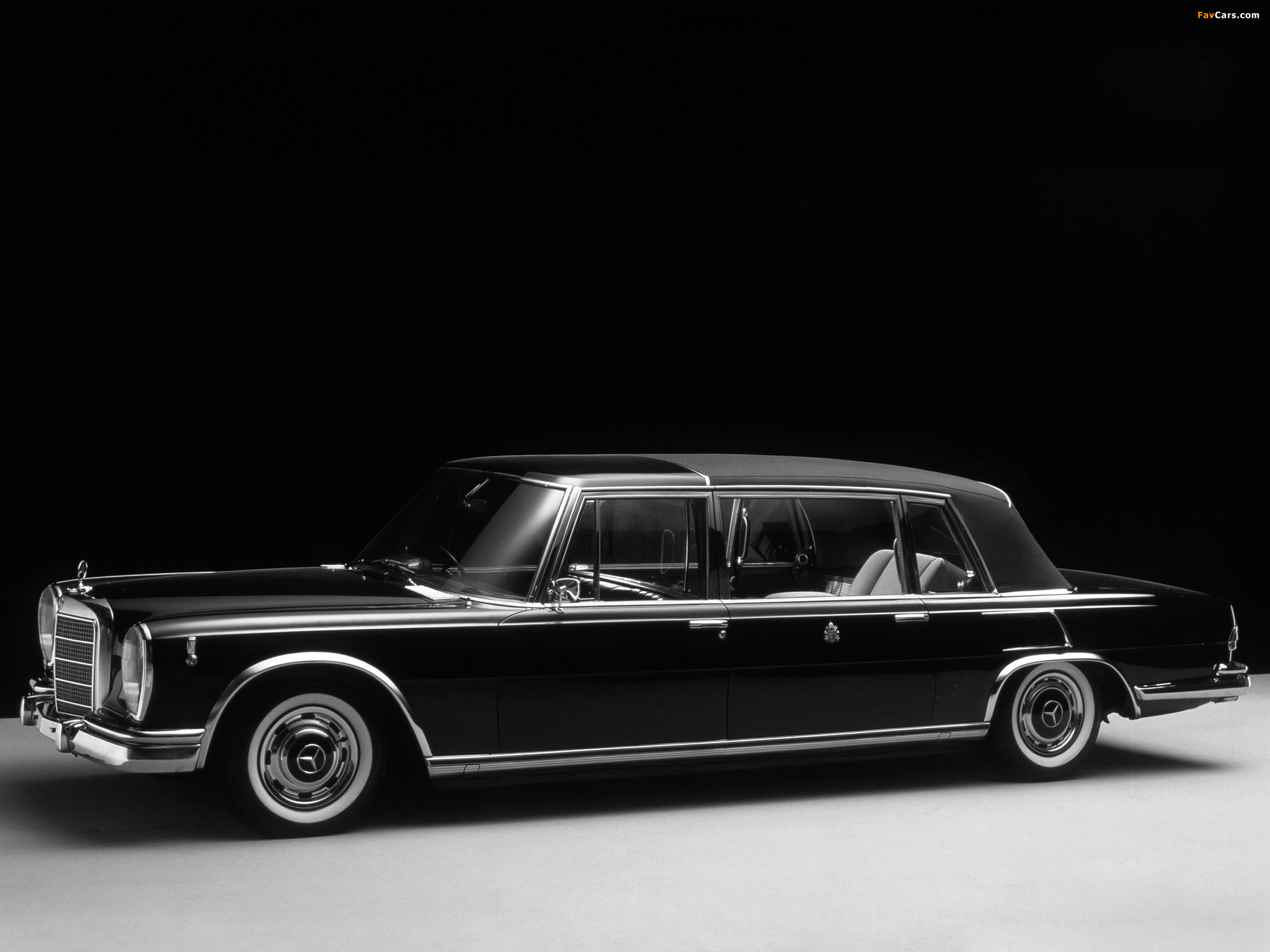 Mercedes-Benz 600 Pullman Landaulet Popemobile (W100) 1965 wallpapers (2048 x 1536)