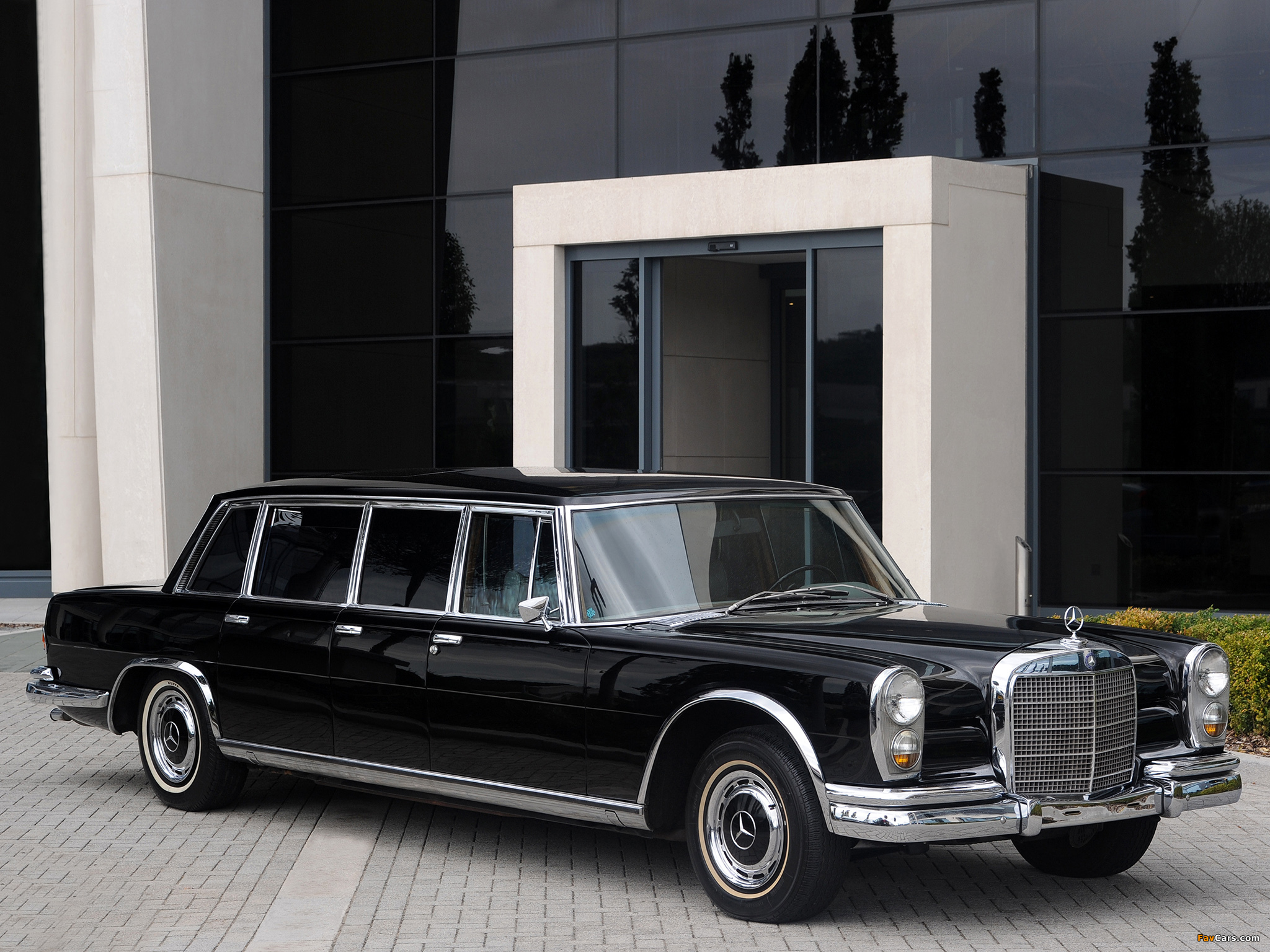 Photos of Mercedes-Benz 600 6-door Pullman Limousine (W100) 1964–81 (2048 x 1536)