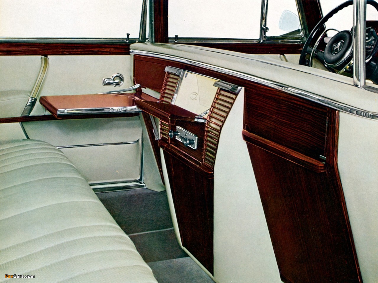 Photos of Mercedes-Benz 600 6-door Pullman Limousine (W100) 1964–81 (1280 x 960)