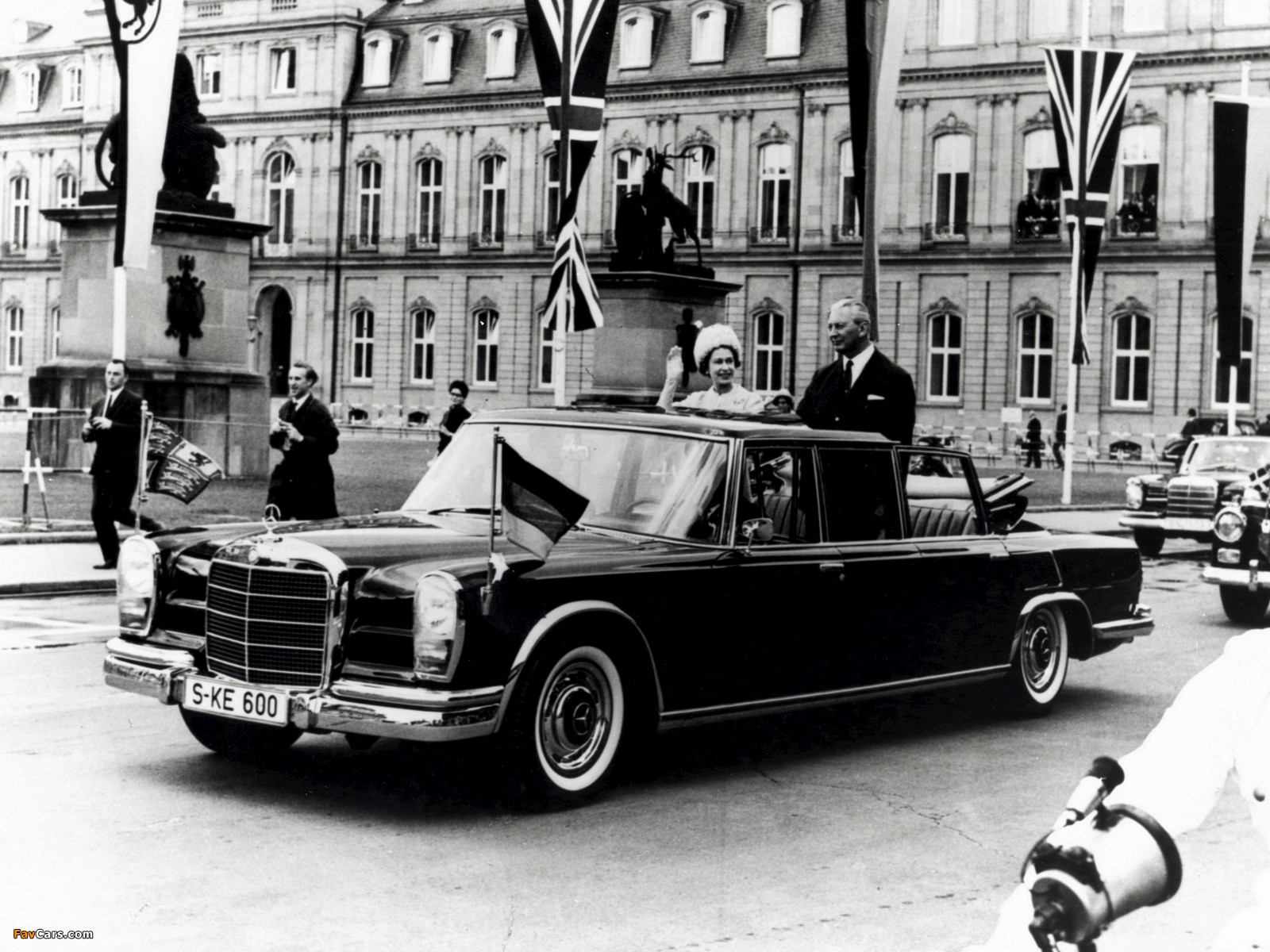 Photos of Mercedes-Benz 600 Pullman Landaulet (W100) 1965–80 (1600 x 1200)