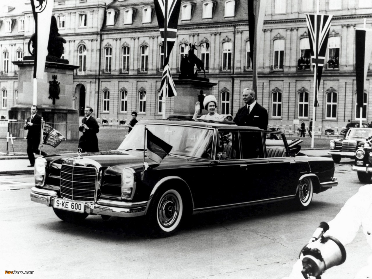 Photos of Mercedes-Benz 600 Pullman Landaulet (W100) 1965–80 (1280 x 960)