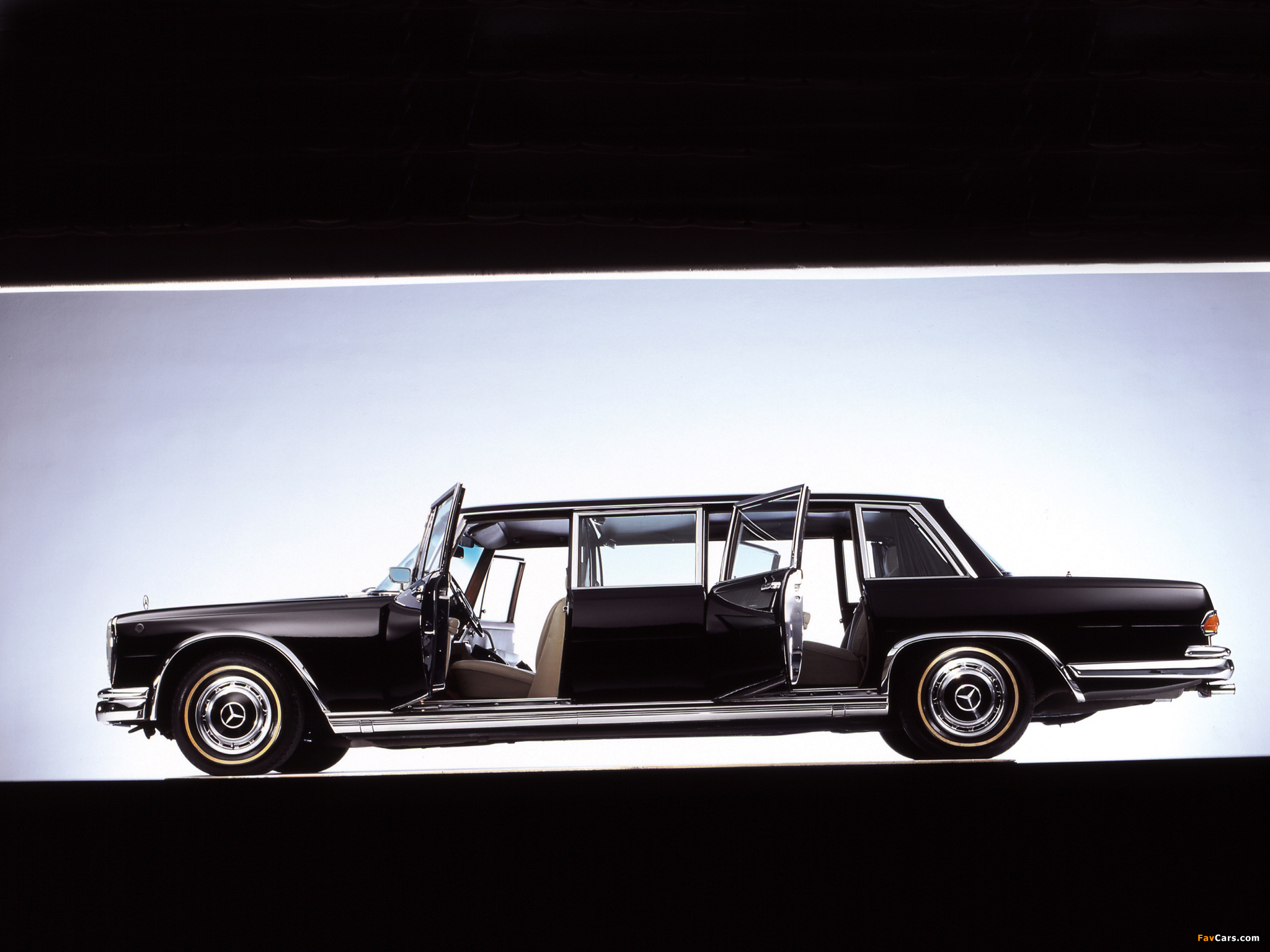 Pictures of Mercedes-Benz 600 4-door Pullman Limousine (W100) 1964–81 (2048 x 1536)