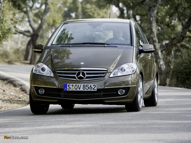 Images of Mercedes-Benz A 200 5-door (W169) 2008–12 (800 x 600)