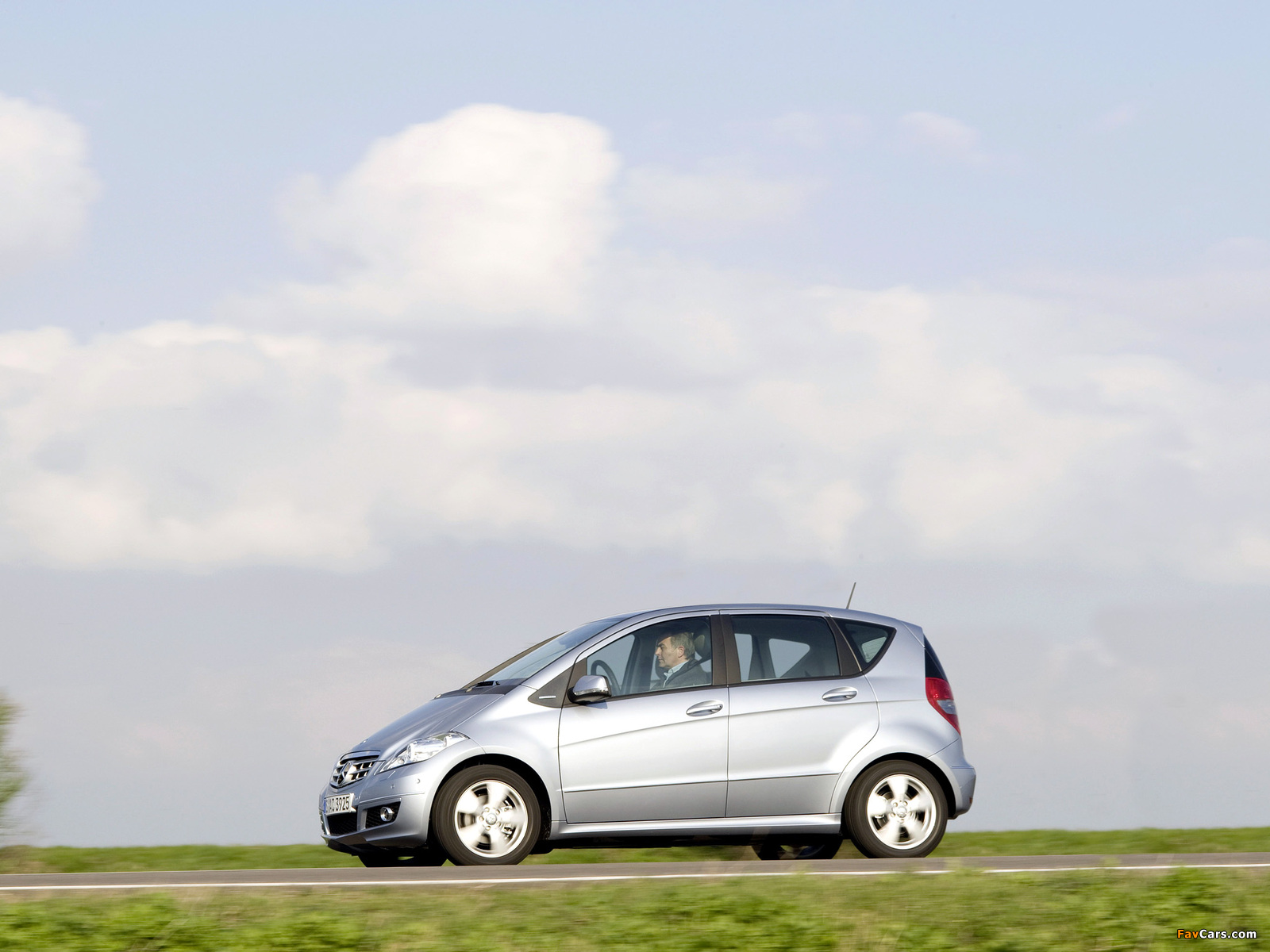 Images of Mercedes-Benz A 160 CDI 5-door (W169) 2008–12 (1600 x 1200)