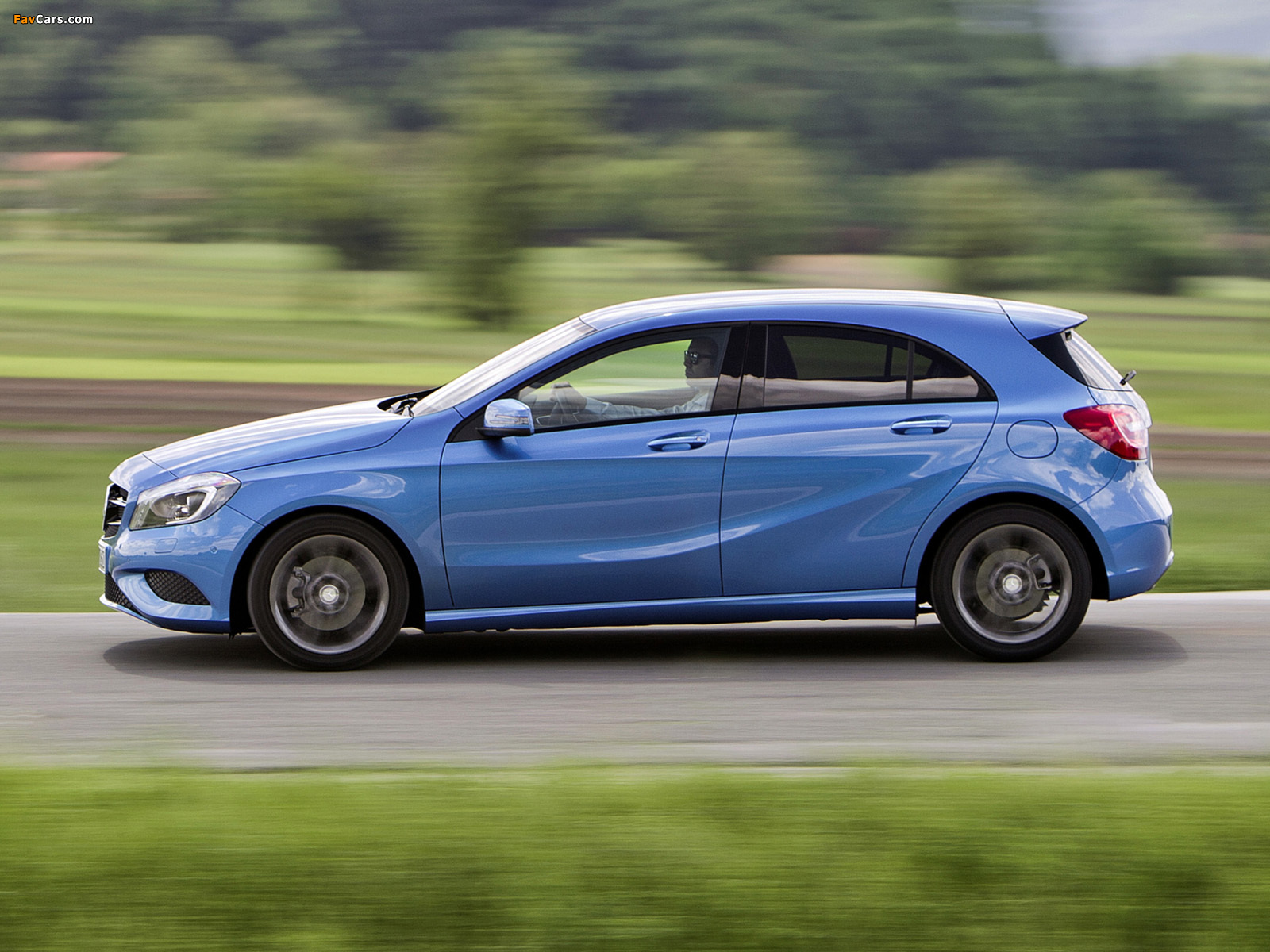 Images of Mercedes-Benz A 200 Urban Package (W176) 2012 (1600 x 1200)