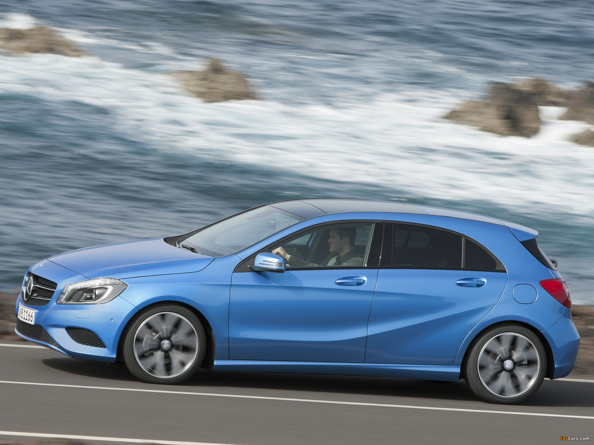 Images of Mercedes-Benz A 180 CDI Urban Package (W176) 2012 (2048 x 1536)